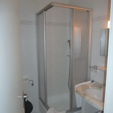 Du Stand ホテル 2*